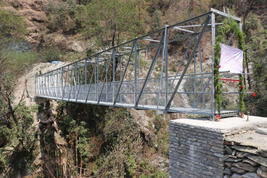कुइनेखानीको कोसेरा खोलामा पुल निर्माण भएपछि स्थानीयलाई सहज