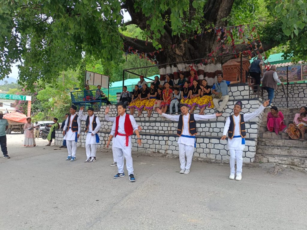 "नजिक सर्ने हो" गीतको छायांकन बेनी बजारमा